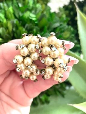 Vintage Pearl Cluster Clip On Earrings